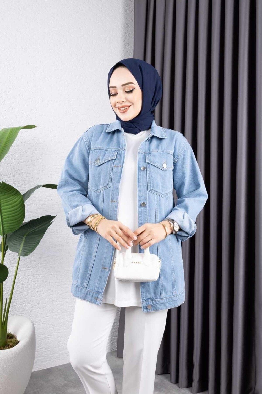 Harman Butik Kadın Siyah Kar Yıkamalı Cepli Denim Kot Ceket görsel 2