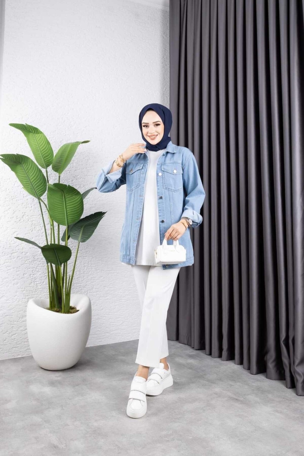 Harman Butik Kadın Siyah Kar Yıkamalı Cepli Denim Kot Ceket görsel 3