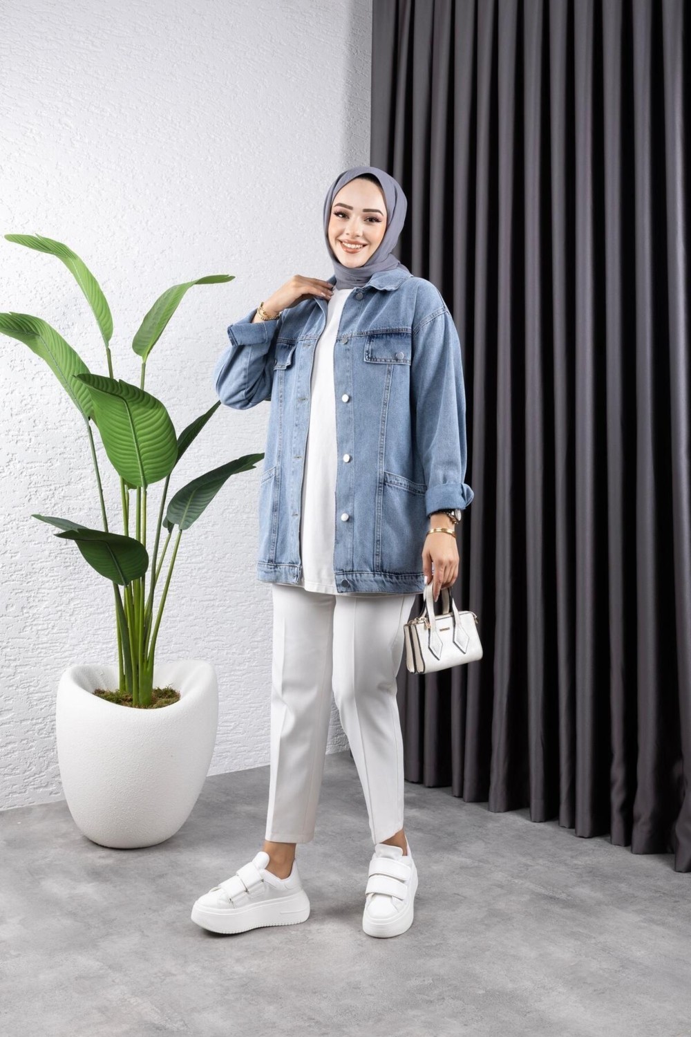 Harman Butik Kadın Cep Detaylı Denim Siyah Kot Ceket görsel 4