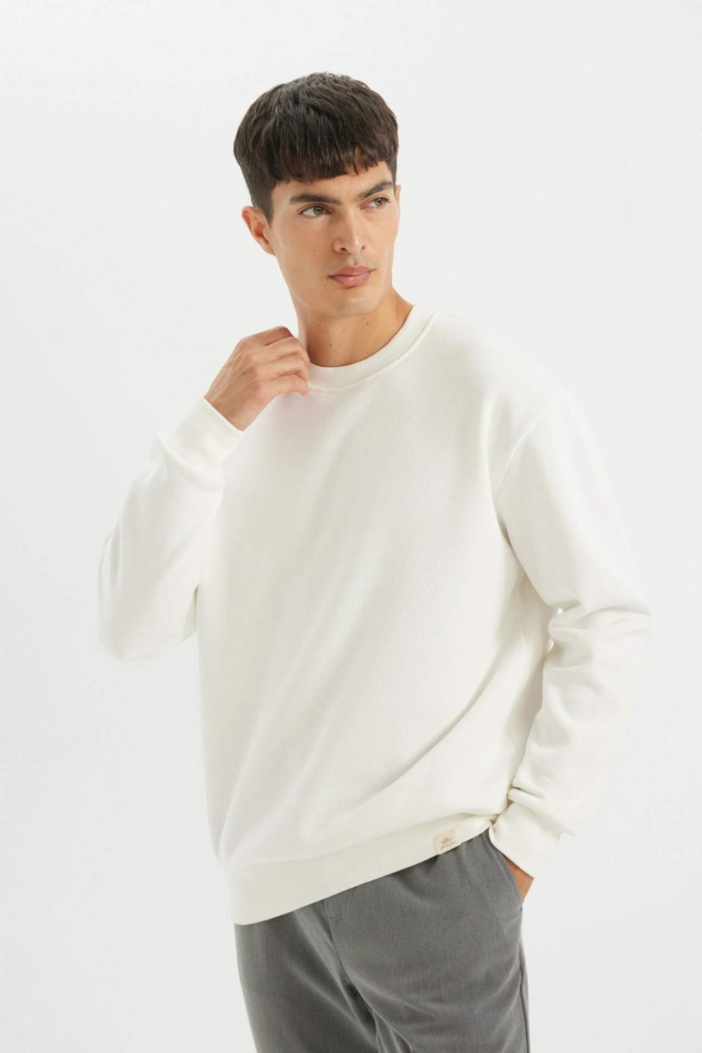 DeFacto Oversize Geniş Kalıp Bisiklet Yaka Kalın Basic Düz Sweatshirt T5139AZ24AU görsel 6