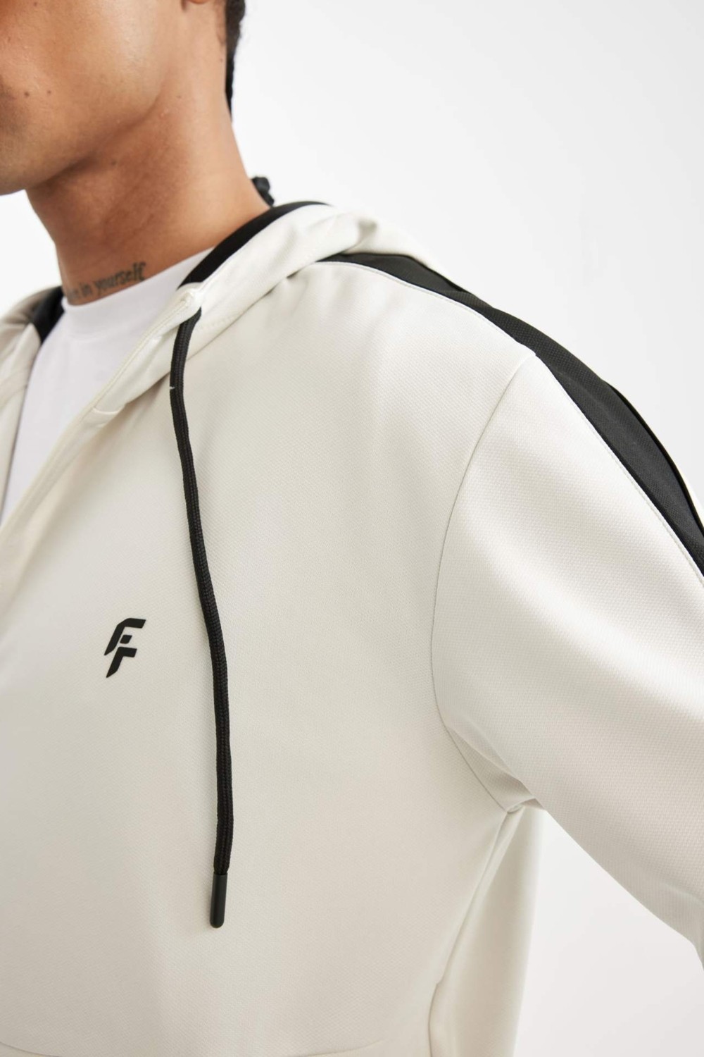 DeFacto Fit Standart Fit Normal Kesim Skuba Dalgıç Kumaş Kapüşonlu Sporcu Fermuarlı Sweatshirt B4535AX24AU görsel 6