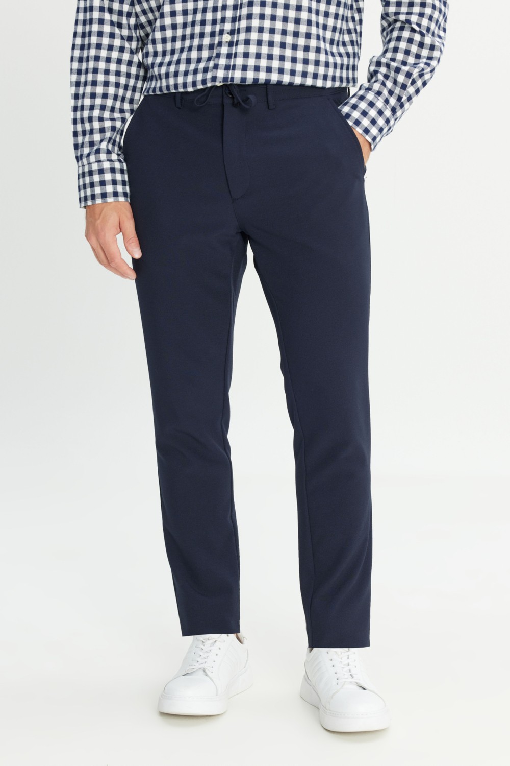Altınyıldız Classics Erkek Siyah Slim Fit Dar Kesim Beli Bağlamalı Yan Cepli Casual Jogger Pantolon
