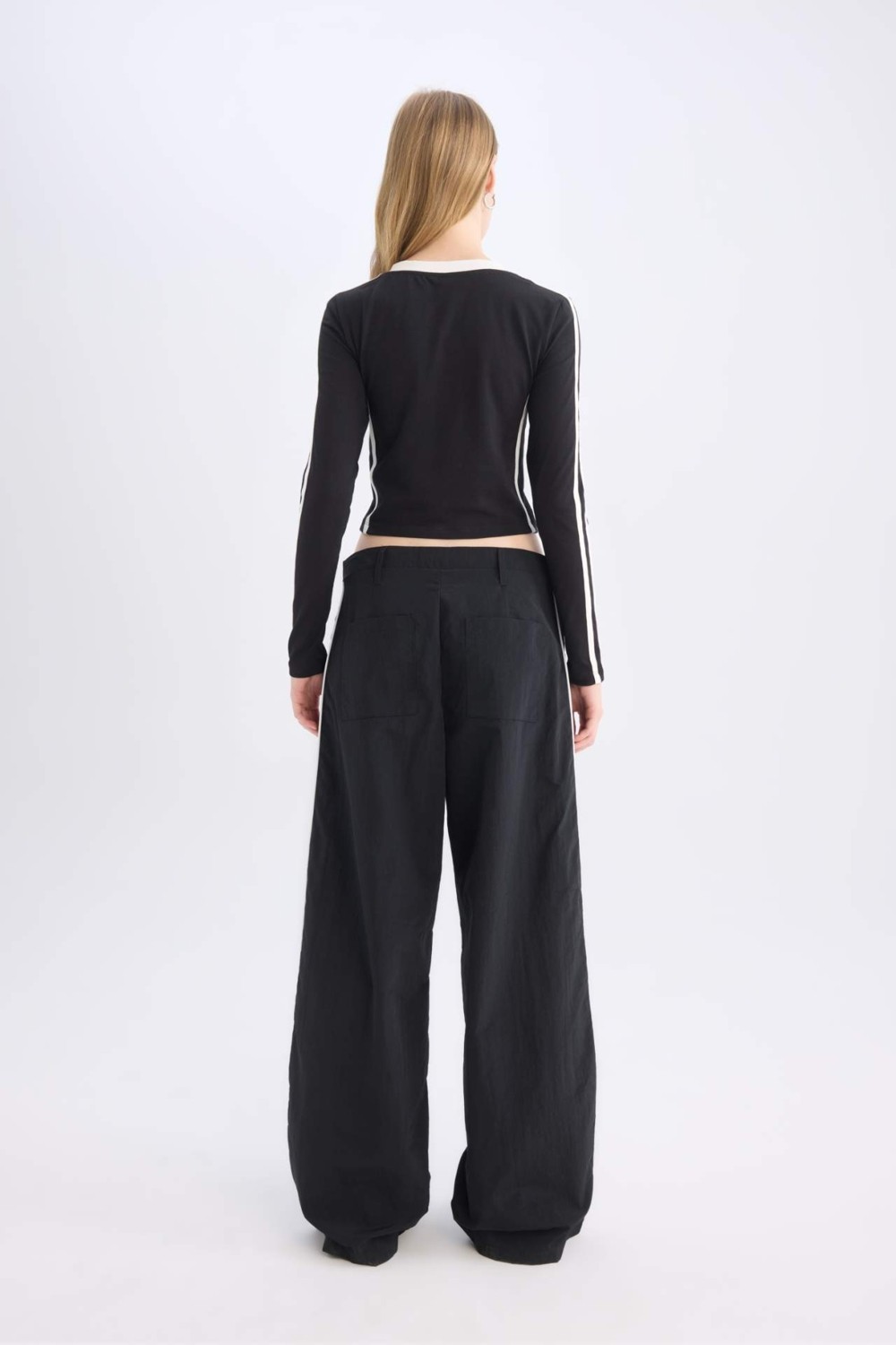 DeFacto Wide Leg Geniş Bol Paça Cepli Şerit Detaylı Normal Bel Pantolon D4404AX24AU görsel 7