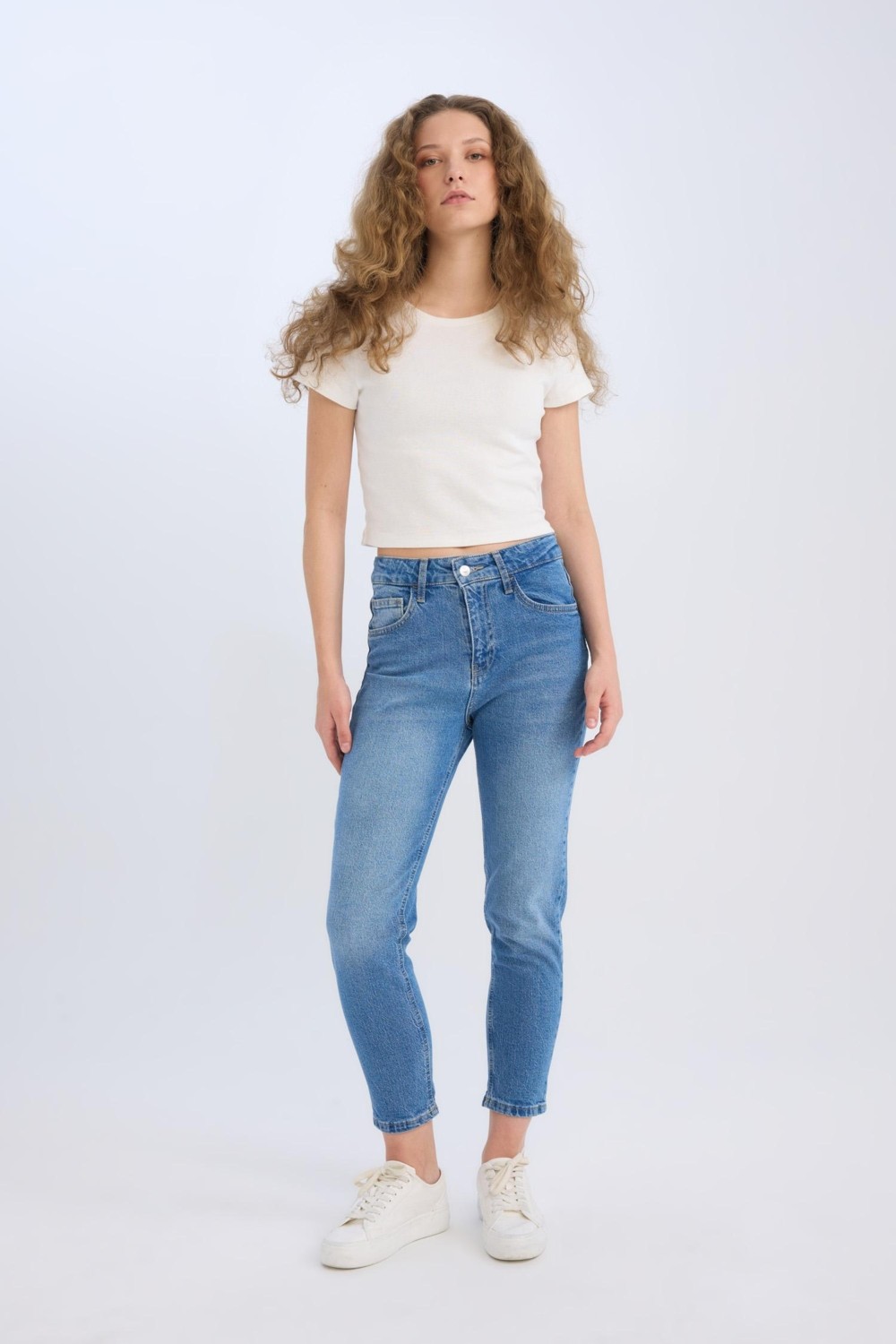 DeFacto Lina Comfort Mom Yüksek Bel Bilek Boy Jean Yıkamalı Pantolon E3439AXNS görsel 3