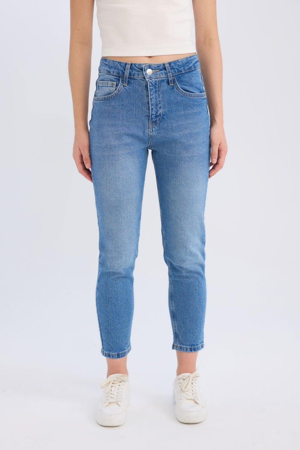 DeFacto Lina Comfort Mom Yüksek Bel Bilek Boy Jean Yıkamalı Pantolon E3439AXNS görsel 4