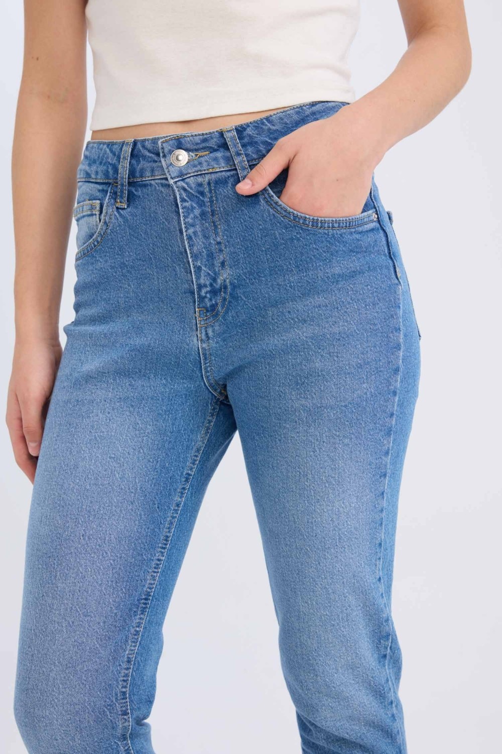 DeFacto Lina Comfort Mom Yüksek Bel Bilek Boy Jean Yıkamalı Pantolon E3439AXNS görsel 5