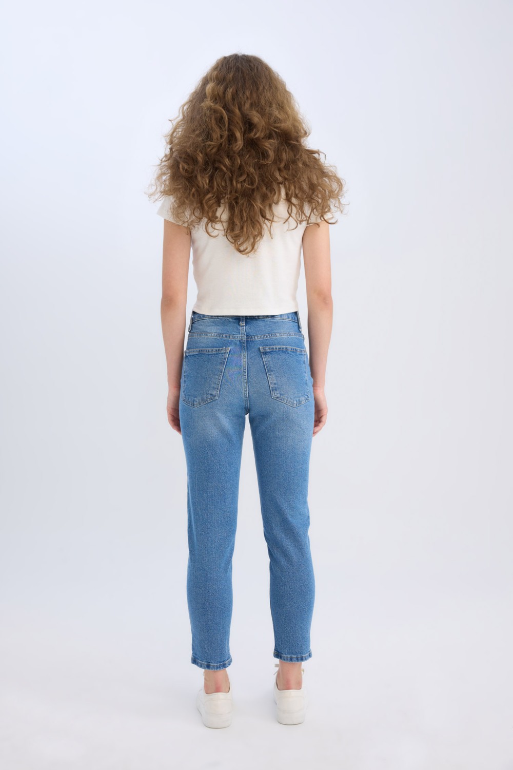 DeFacto Lina Comfort Mom Yüksek Bel Bilek Boy Jean Yıkamalı Pantolon E3439AXNS görsel 6