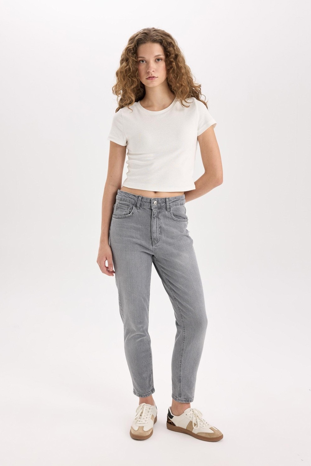 DeFacto Lina Comfort Mom Yüksek Bel Bilek Boy Jean Yıkamalı Pantolon E3438AXNS görsel 3