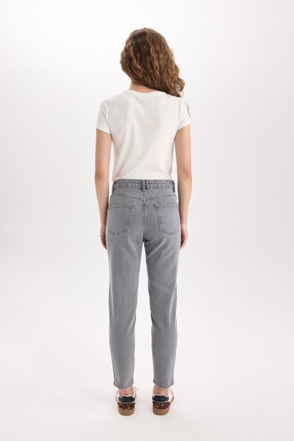 DeFacto Lina Comfort Mom Yüksek Bel Bilek Boy Jean Yıkamalı Pantolon E3438AXNS görsel 6