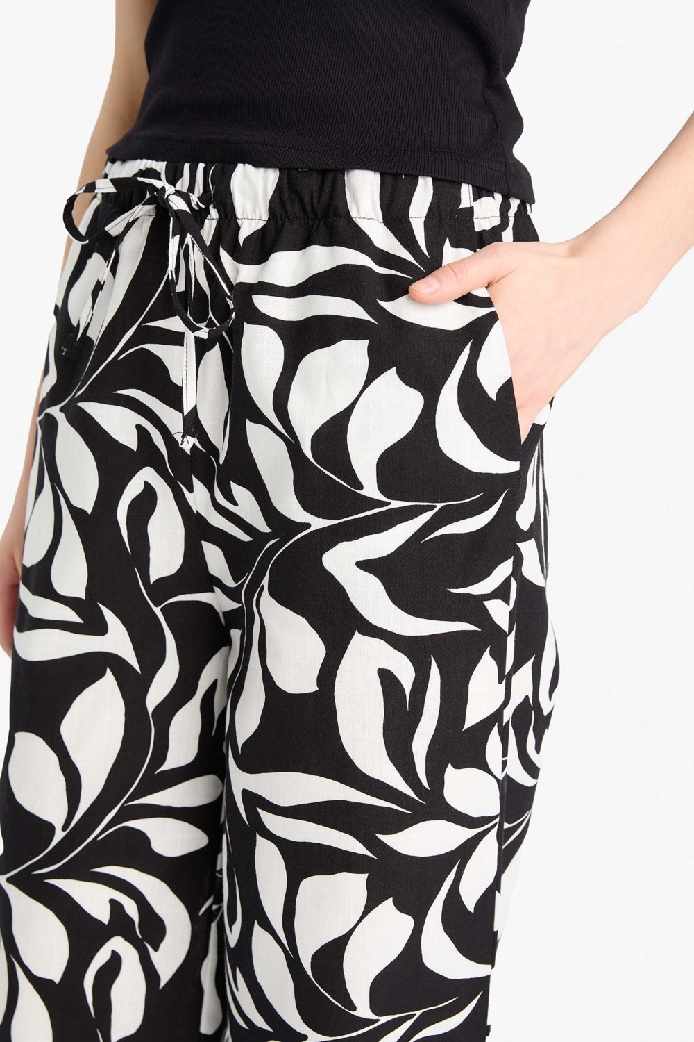 DeFacto %100 Pamuk Wide Leg Poplin Kumaş Palazzo Pantolon E9907AX25SM görsel 7