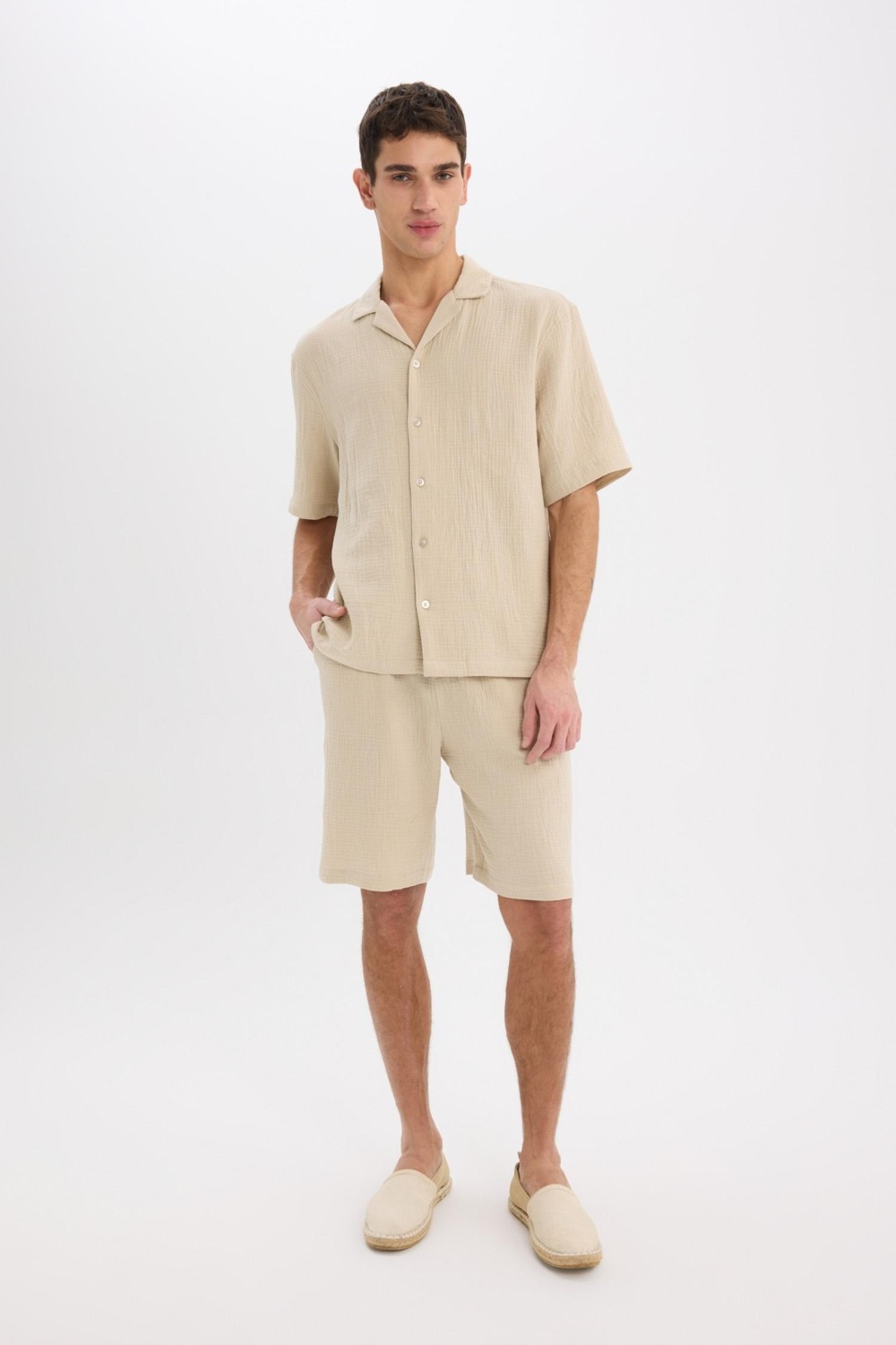 DeFacto %100 Pamuk Relax Fit Müslin Cepli Basic Bermuda Şort C7589AX25SM görsel 2