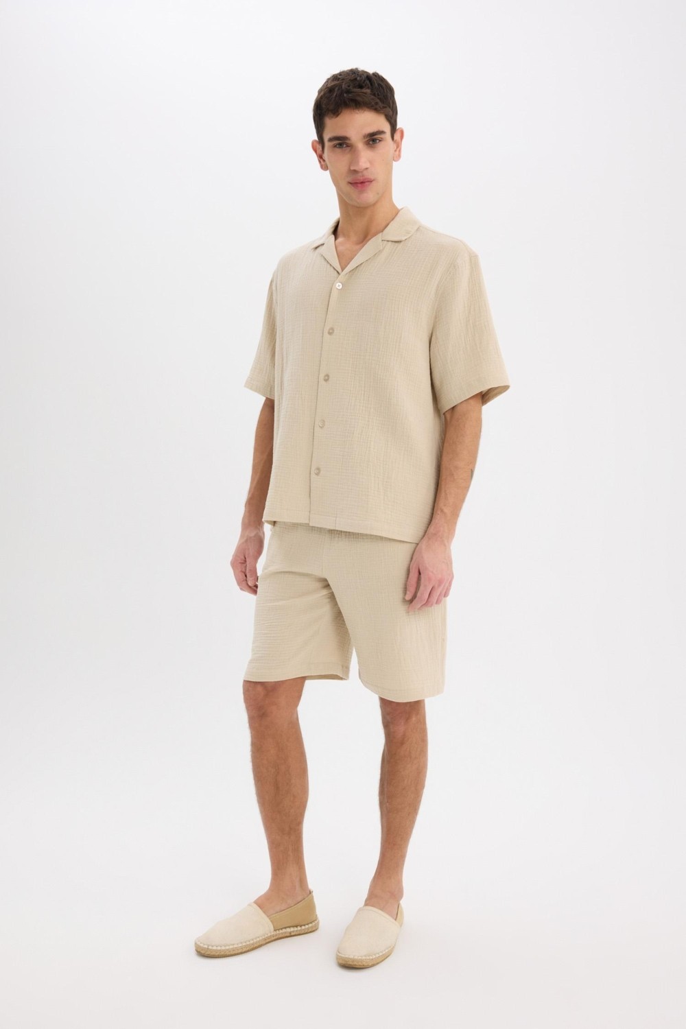DeFacto %100 Pamuk Relax Fit Müslin Cepli Basic Bermuda Şort C7589AX25SM görsel 3