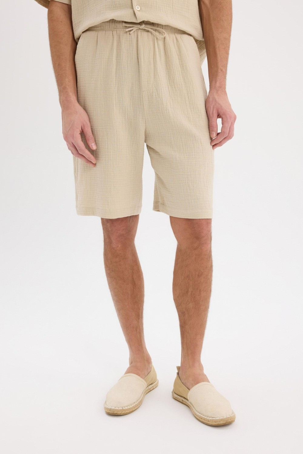 DeFacto %100 Pamuk Relax Fit Müslin Cepli Basic Bermuda Şort C7589AX25SM görsel 4