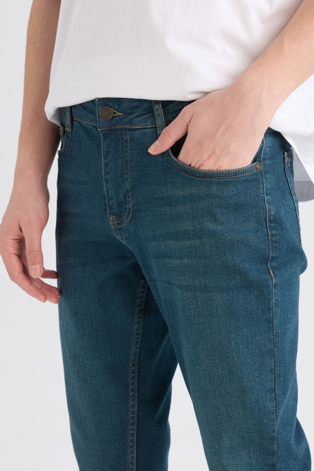 DeFacto Pedro Slim Fit Dar Kalıp Normal Bel Dar Paça Jean Pantolon B0398AX25SP görsel 5