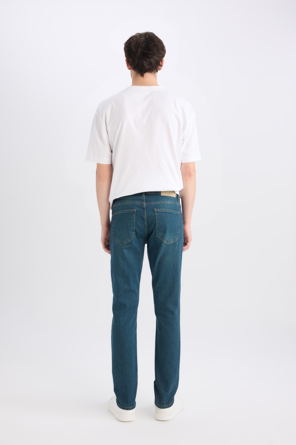 DeFacto Pedro Slim Fit Dar Kalıp Normal Bel Dar Paça Jean Pantolon B0398AX25SP görsel 6