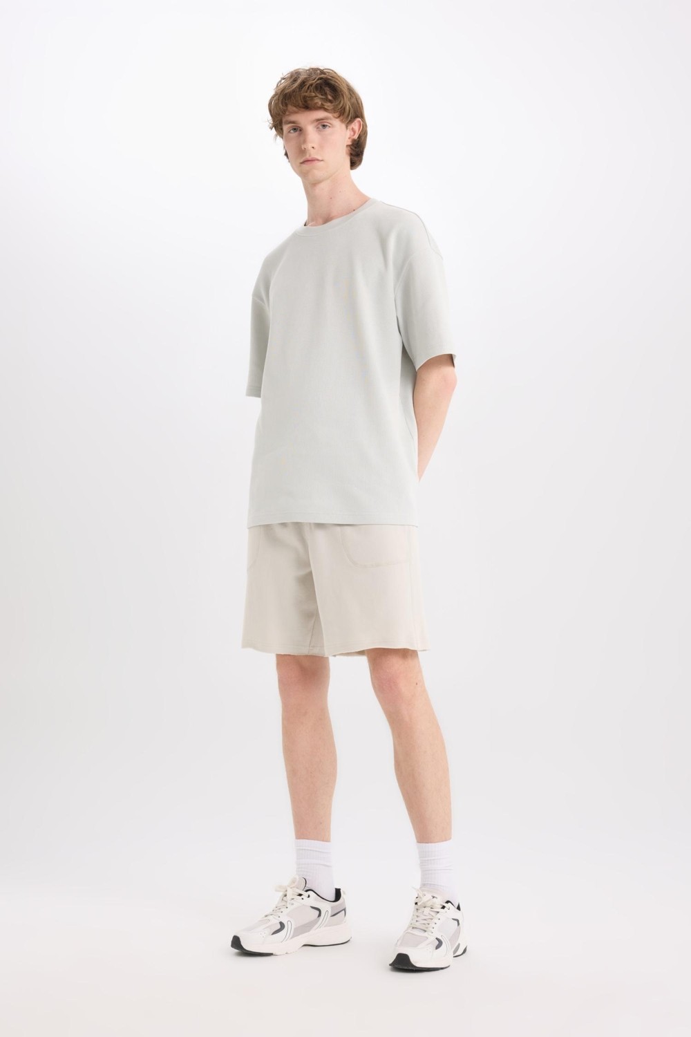 DeFacto %100 Pamuk Slim Fit Dar Paça Cepli Basic Şort B8673AX25SM görsel 2
