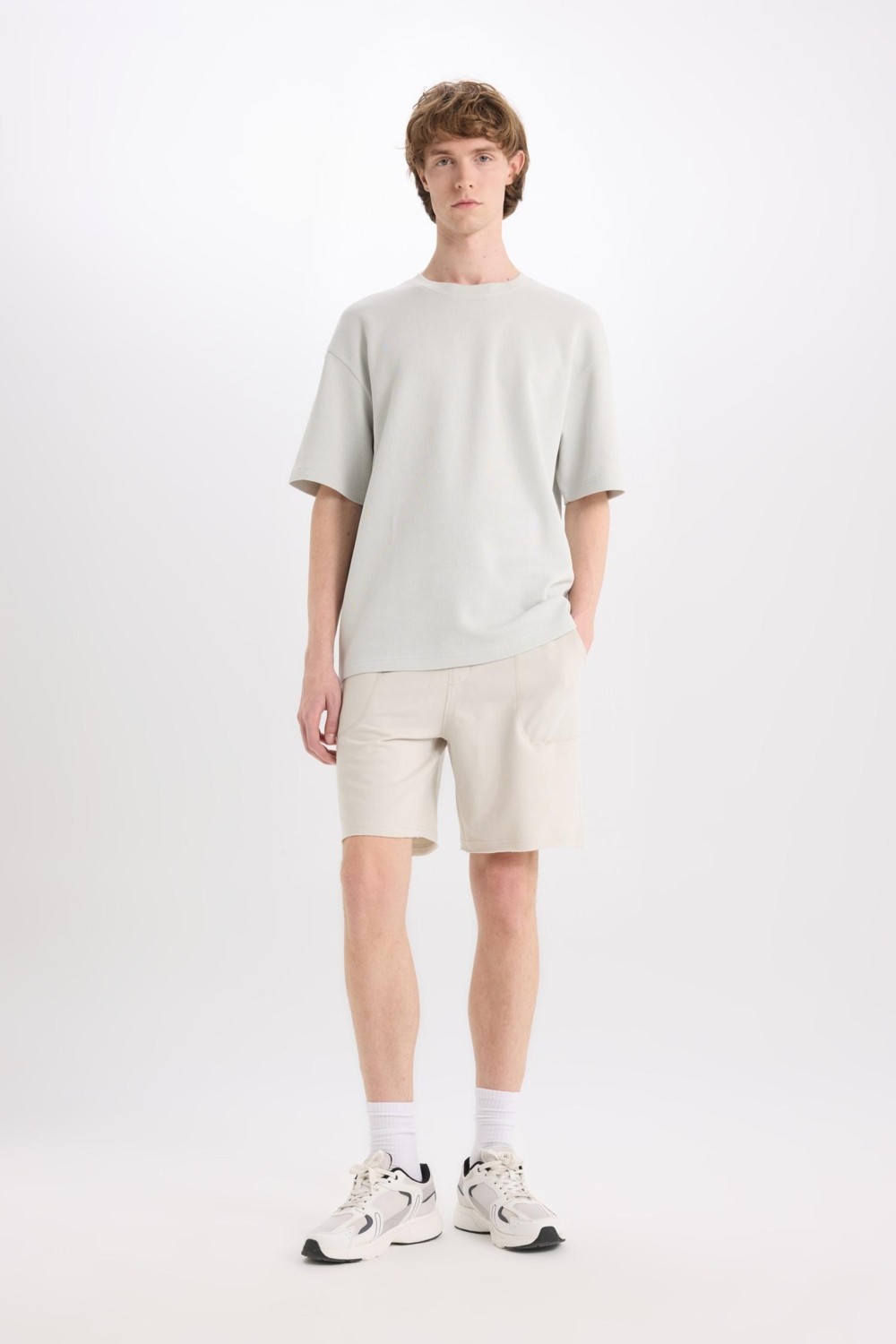 DeFacto %100 Pamuk Slim Fit Dar Paça Cepli Basic Şort B8673AX25SM görsel 3