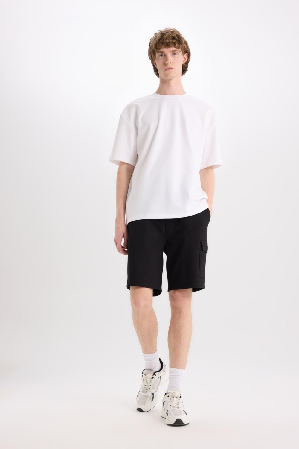 DeFacto Regular Fit Dokulu Düz Paça Kargo Cepli Basic Şort B8796AX25SM görsel 3