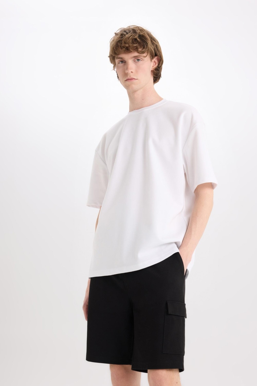 DeFacto Regular Fit Dokulu Düz Paça Kargo Cepli Basic Şort B8796AX25SM görsel 4
