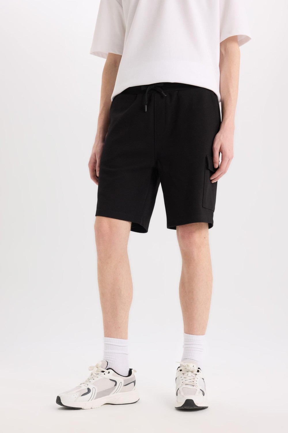 DeFacto Regular Fit Dokulu Düz Paça Kargo Cepli Basic Şort B8796AX25SM görsel 5