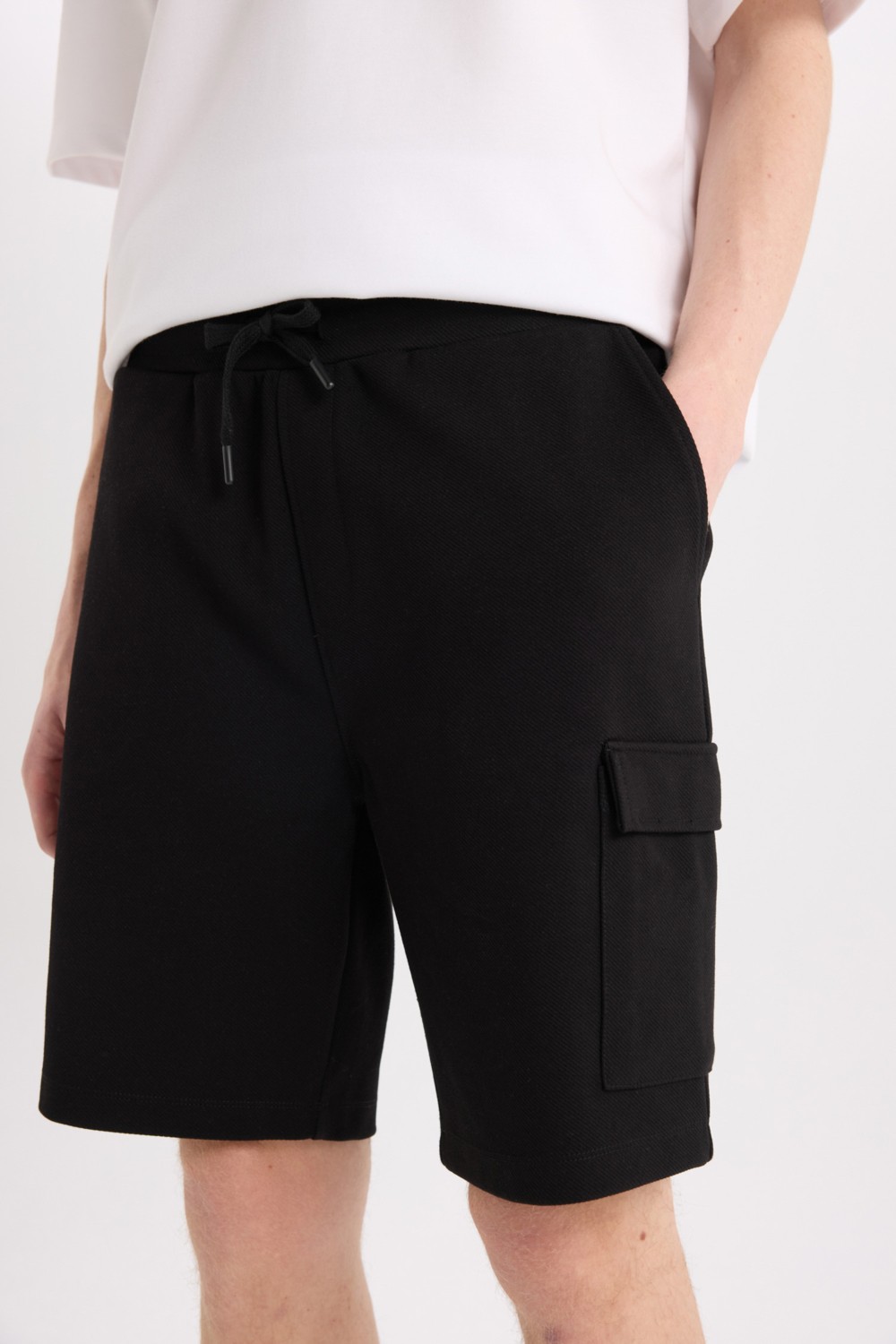 DeFacto Regular Fit Dokulu Düz Paça Kargo Cepli Basic Şort B8796AX25SM görsel 6
