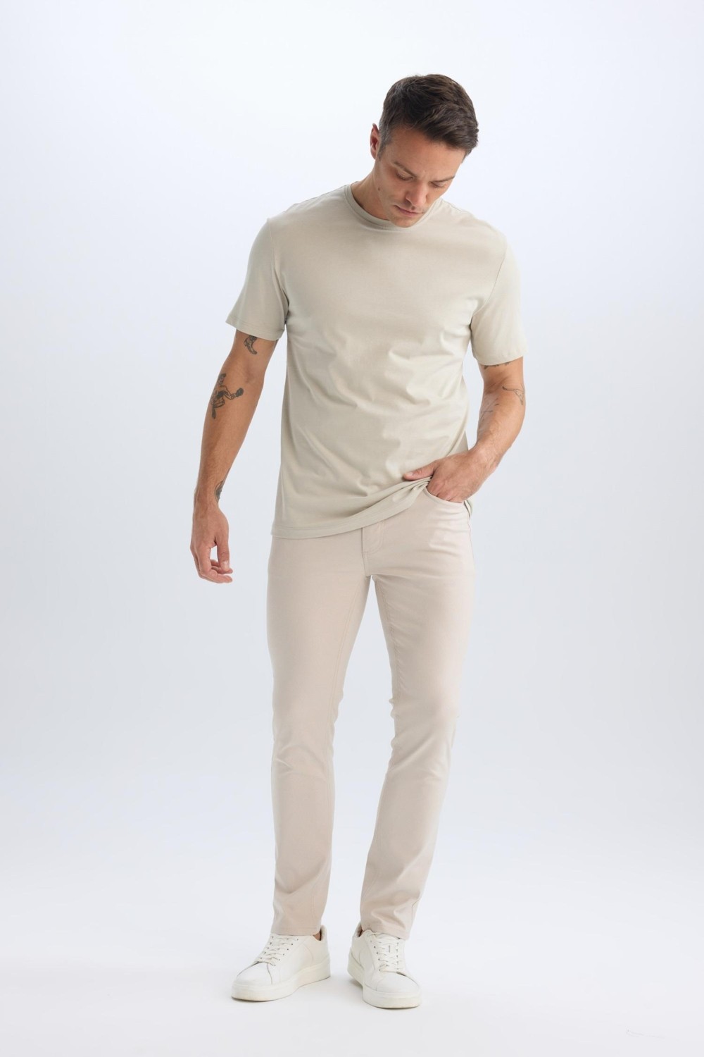 DeFacto Yazlık Chino Kanvas Dokulu Pantolon Slim Fit Dar Kesim Cepli Dar Paça T1055AZ25SP