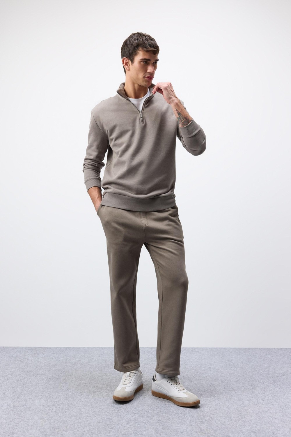 DeFacto Regular Fit Eşofman Altı İçi Polarlı Basic Düz Cepli Beli Bağcıklı Düz Paça D7836AX25SP görsel 2