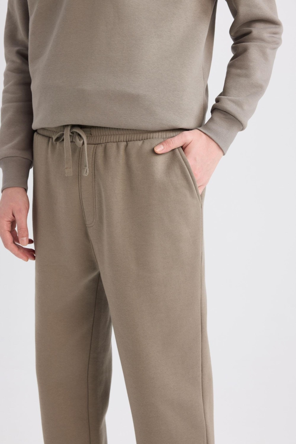 DeFacto Regular Fit Eşofman Altı İçi Polarlı Basic Düz Cepli Beli Bağcıklı Düz Paça D7836AX25SP görsel 7