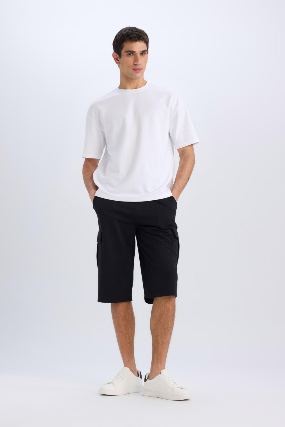 DeFacto Slim Fit Dar Kesim Kargo Cepli Basic Düz Kapri Şort T4693AZ25SM