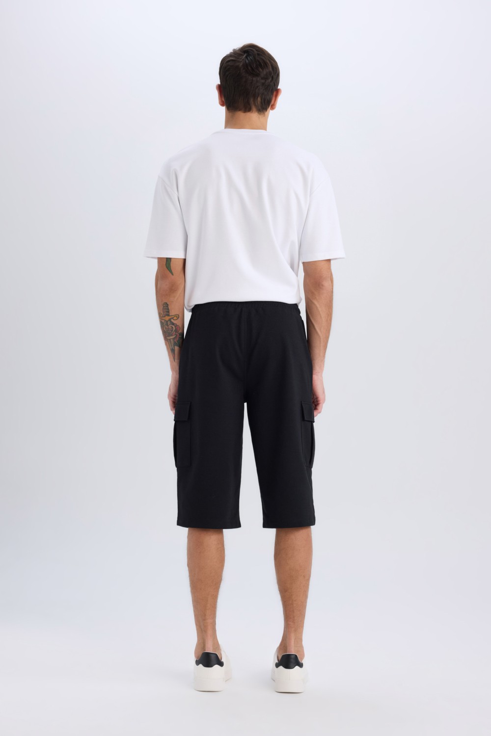 DeFacto Slim Fit Dar Kesim Kargo Cepli Basic Düz Kapri Şort T4693AZ25SM görsel 6
