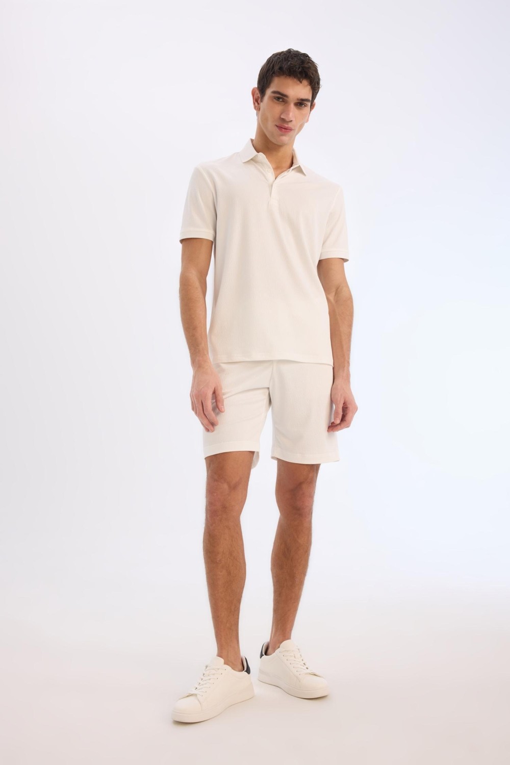 DeFacto Regular Fit Her Yöne Esneyen Krinkıl Bermuda Şort E0980AX25SM