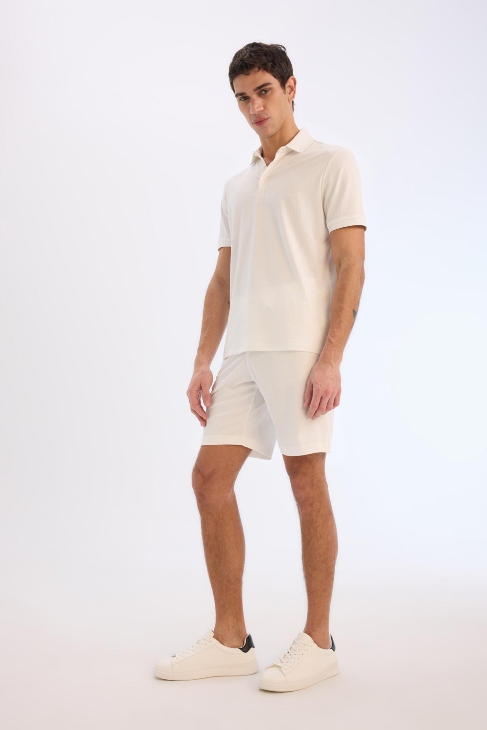 DeFacto Regular Fit Her Yöne Esneyen Krinkıl Bermuda Şort E0980AX25SM görsel 2