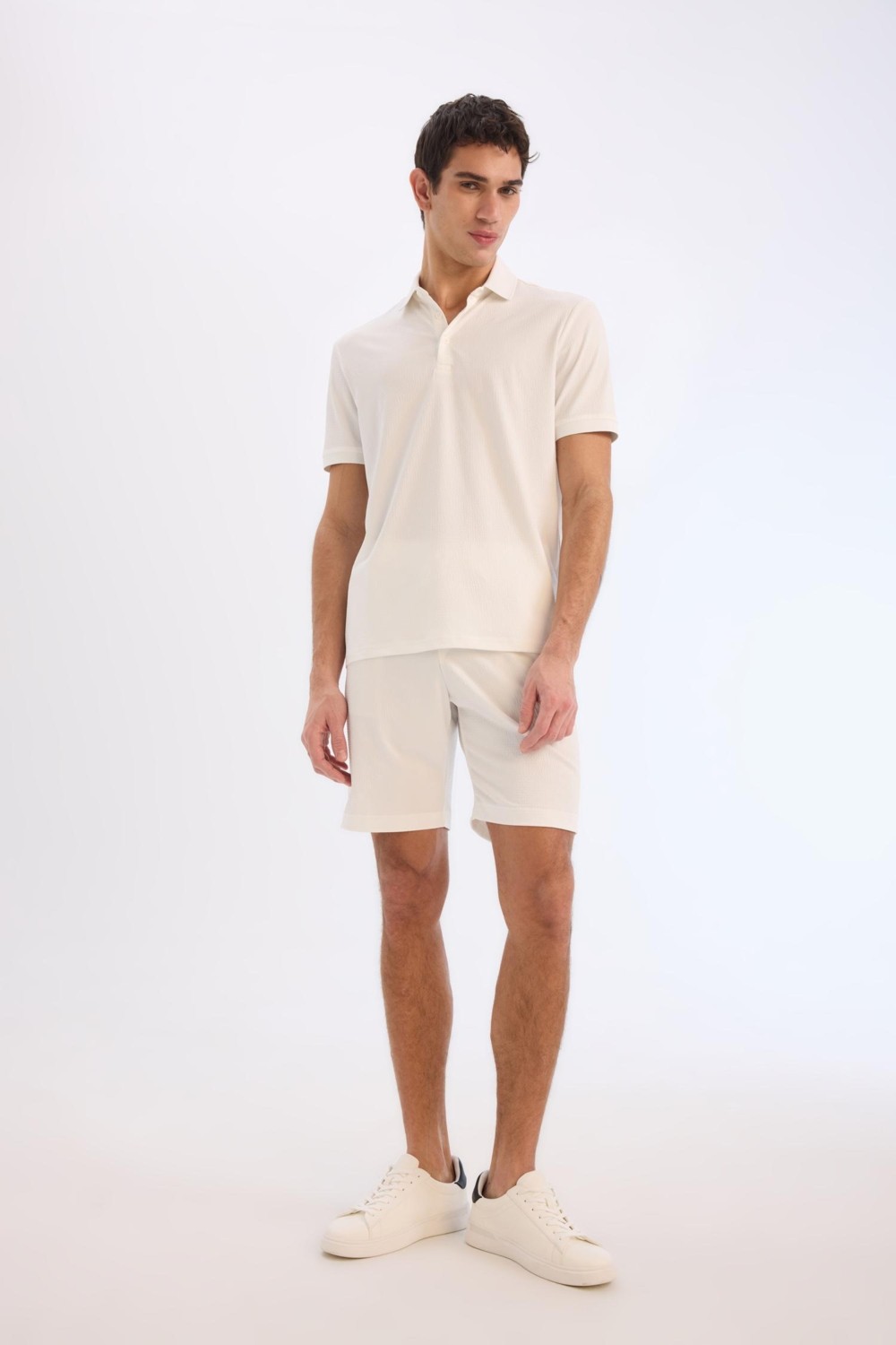 DeFacto Regular Fit Her Yöne Esneyen Krinkıl Bermuda Şort E0980AX25SM görsel 3
