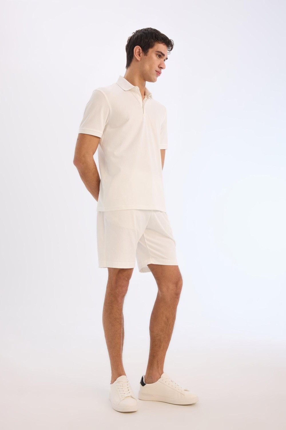 DeFacto Regular Fit Her Yöne Esneyen Krinkıl Bermuda Şort E0980AX25SM görsel 4