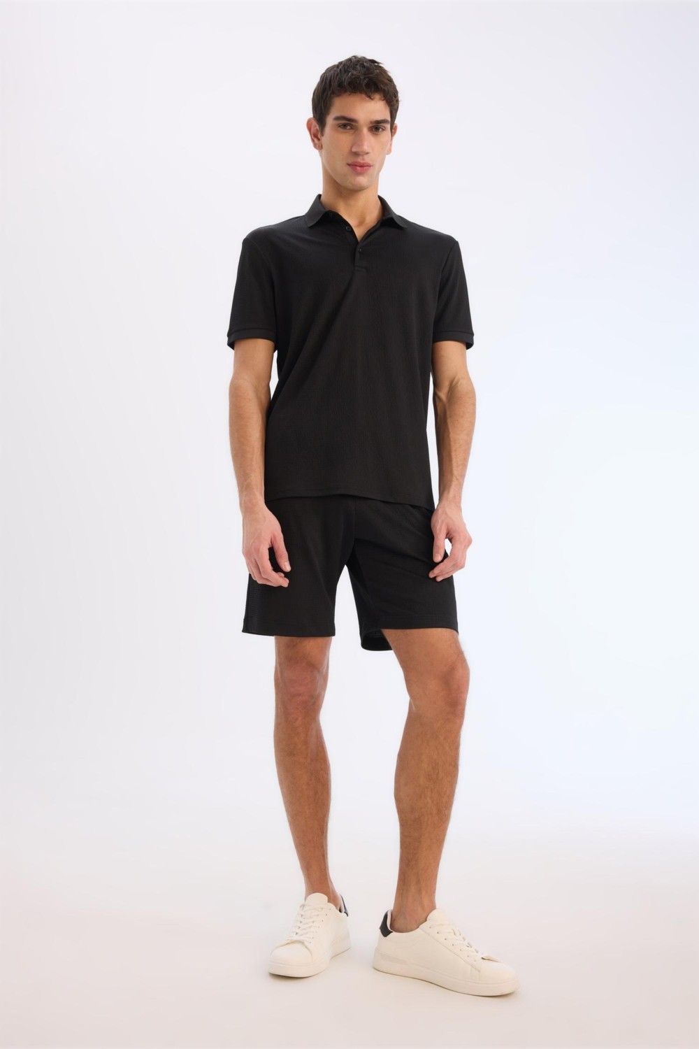 DeFacto Regular Fit Her Yöne Esneyen Krinkıl Bermuda Şort E0980AX25SM
