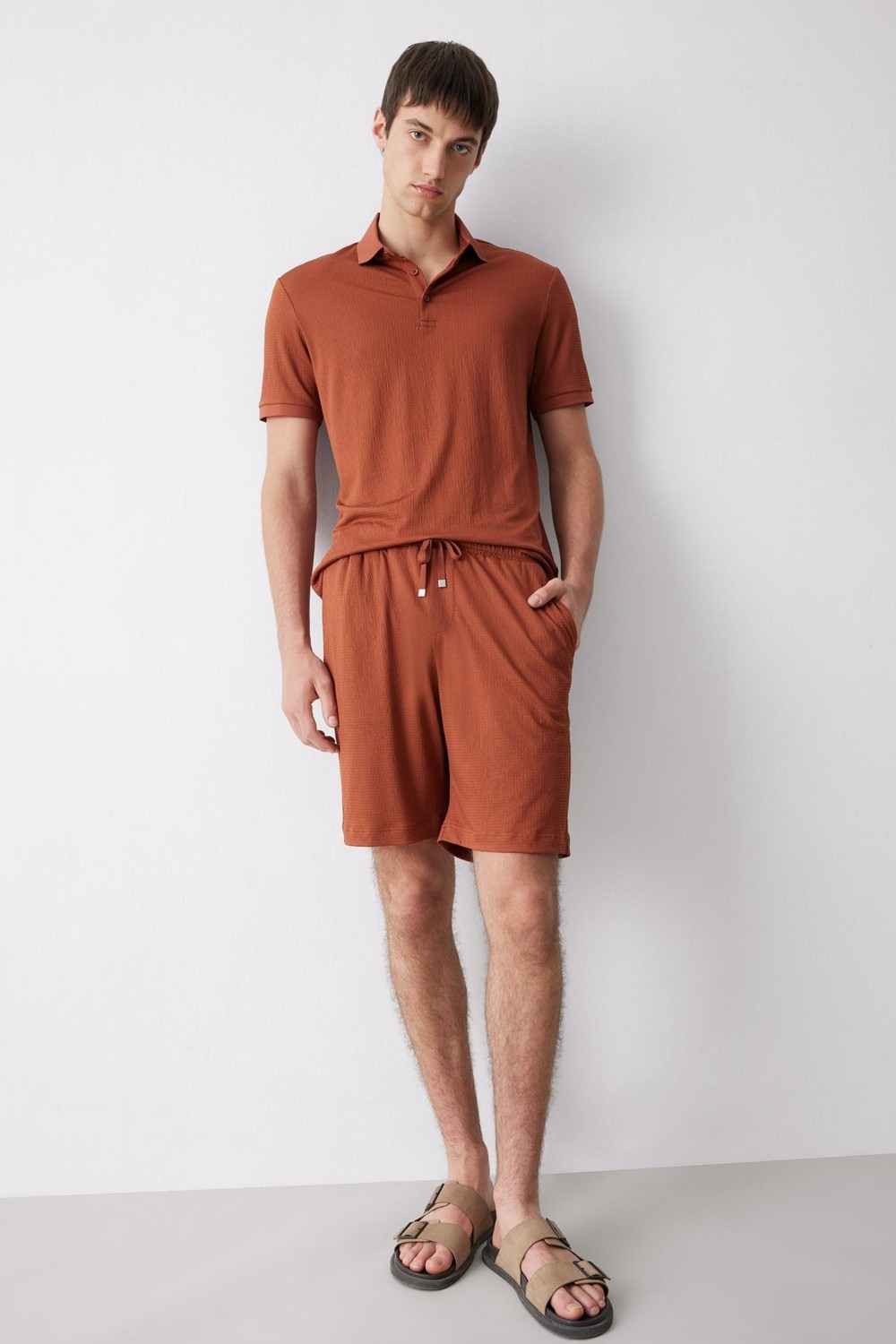 DeFacto Regular Fit Her Yöne Esneyen Krinkıl Bermuda Şort E0980AX25SM