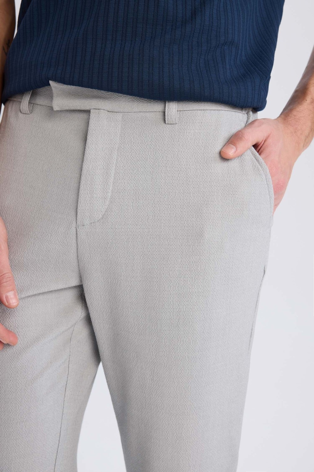 DeFacto Jogger Fermuarlı Paça Yazlık Kumaş Pantolon E4779AX25SM görsel 6