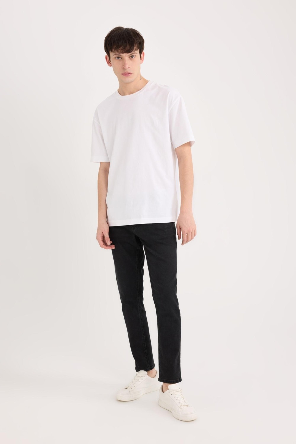 DeFacto Carlo Skinny Fit Ekstra Dar Kalıp Normal Bel Ekstra Dar Paça Siyah Jean Pantolon S2285AZ24AU görsel 2