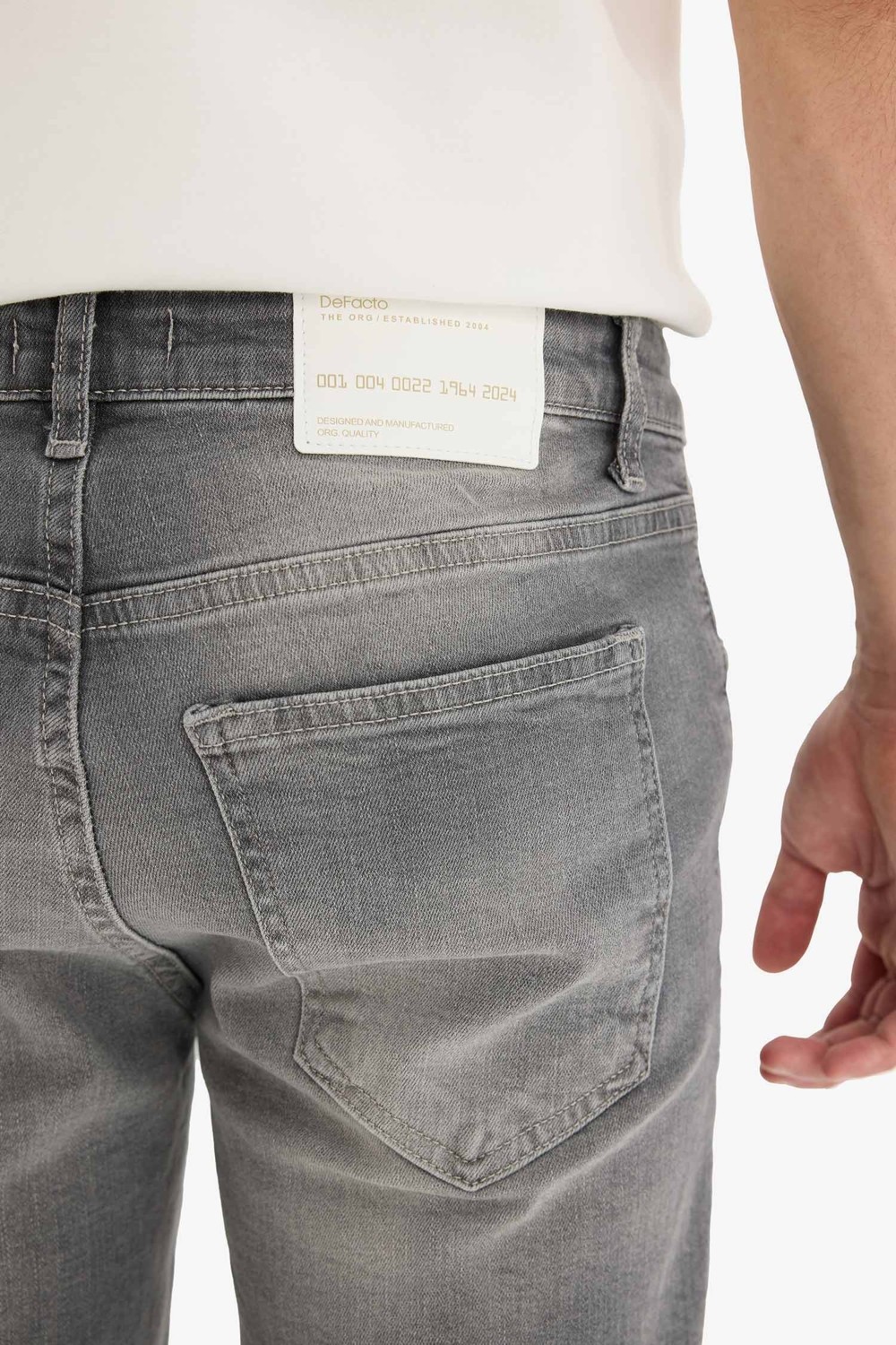 DeFacto Slim Fit Dar Kesim Jean Bermuda Şort F4692AX25SM görsel 5