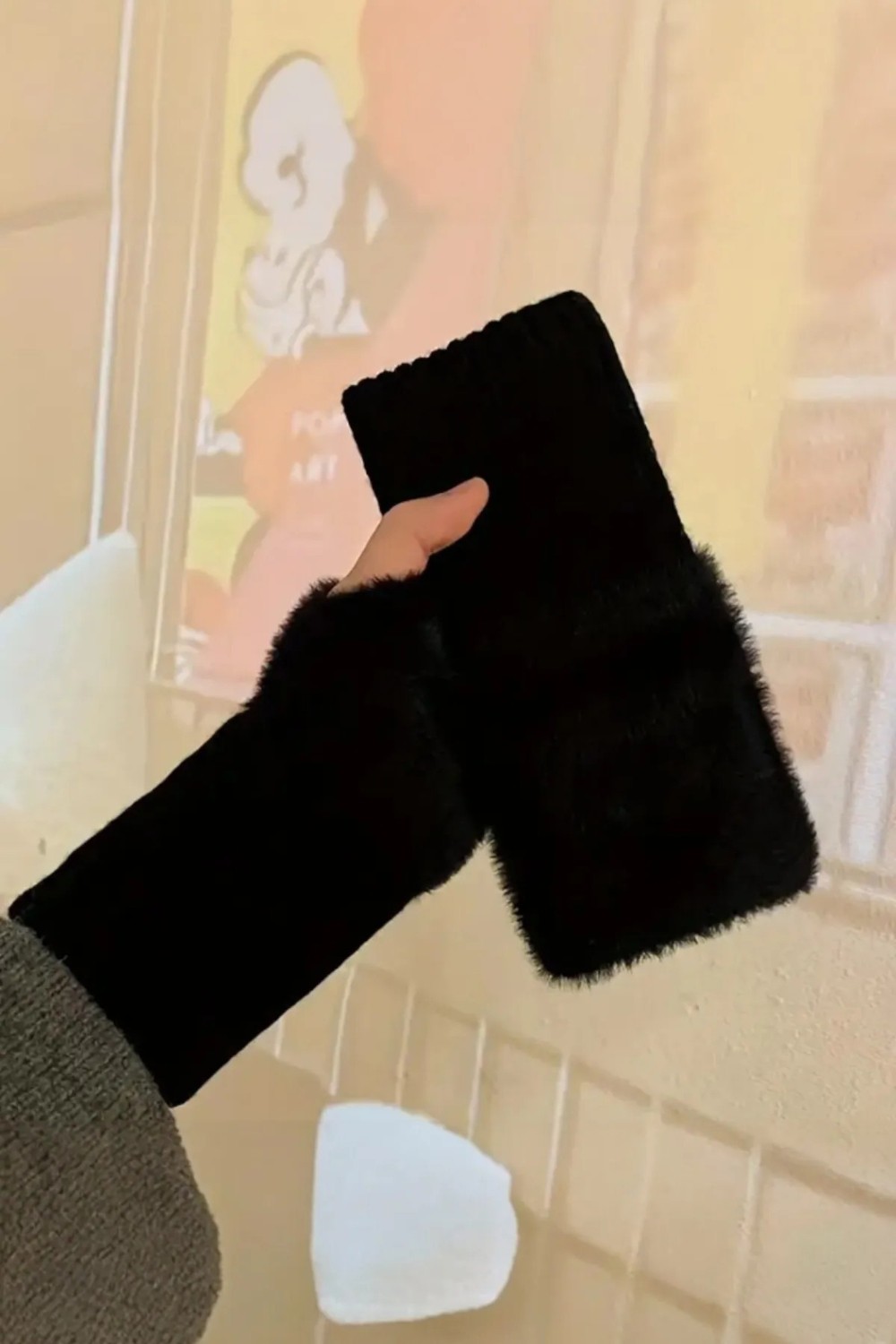 Hitit Socks Kadın 1 Çift Kışlık Parmaksız Termal Esnek Polarlı Peluş Eldiven görsel 2