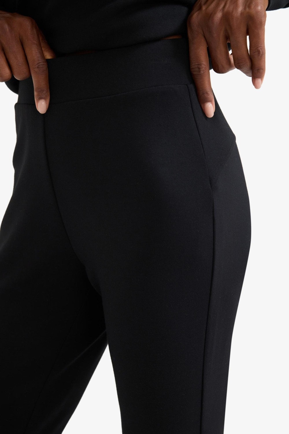 DeFacto Flare Fit İspanyol Paça Standart Boy Modal Soft Touch Pantolon E8957AX25AU görsel 6