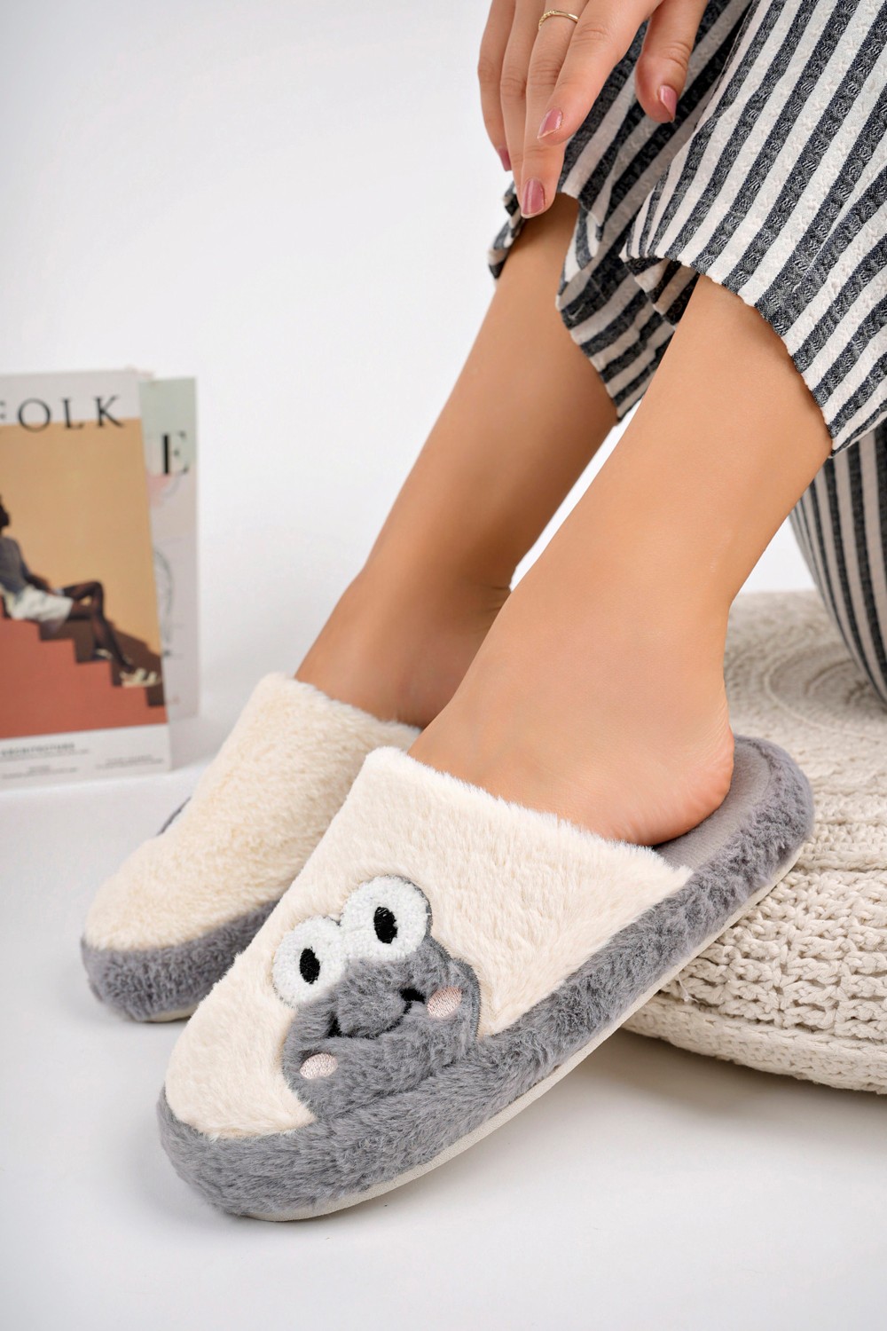 Nmoda Yeni Sezon Kadın Ev Terliği Peluş Terlik Çeyiz ve Bohça Terliği Ses Yapmaz Kalın Taban Kurbağa Fiğürlü