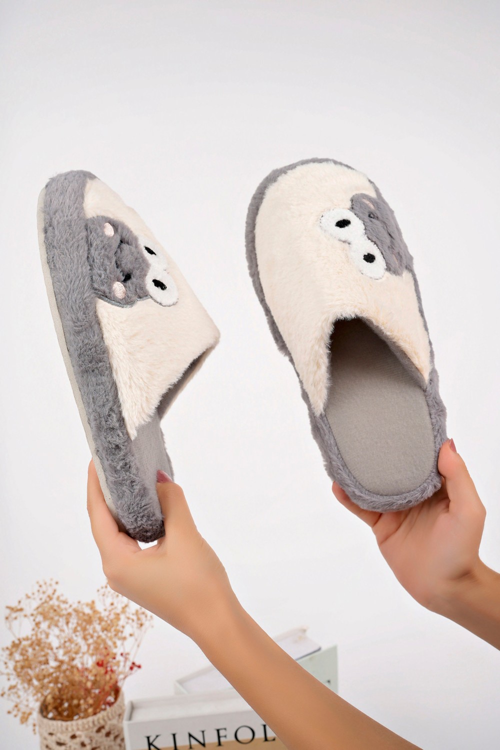 Nmoda Yeni Sezon Kadın Ev Terliği Peluş Terlik Çeyiz ve Bohça Terliği Ses Yapmaz Kalın Taban Kurbağa Fiğürlü görsel 2