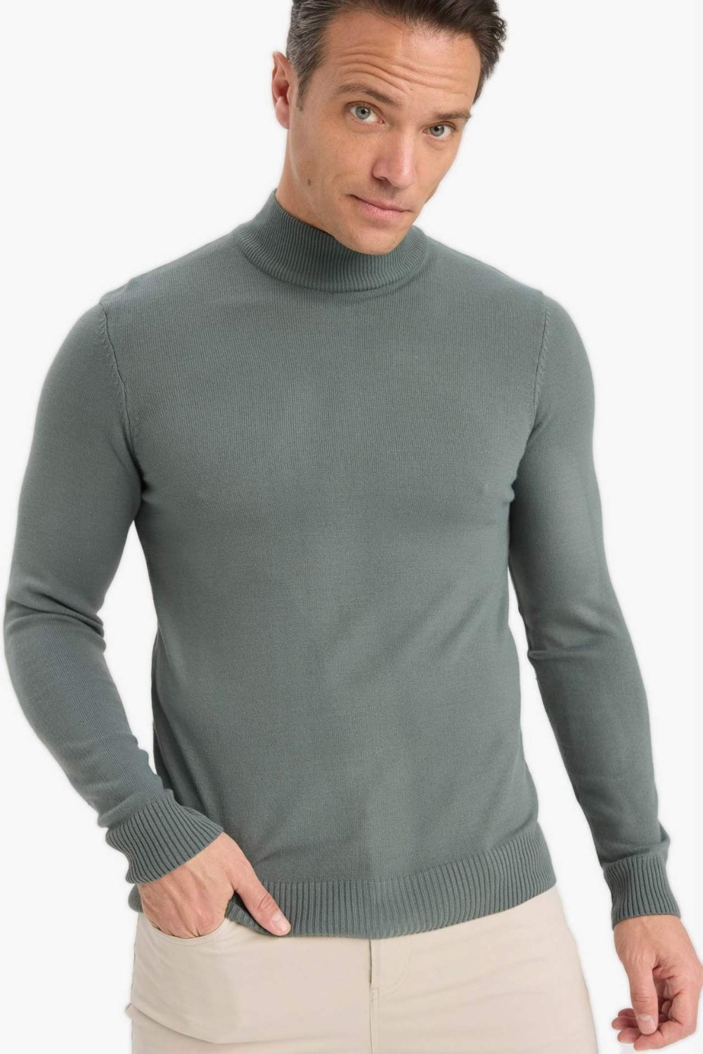 DeFacto Slim Fit Dar Kesim Balıkçı Yaka Basic Düz Triko Kazak R1127AZ25WN
