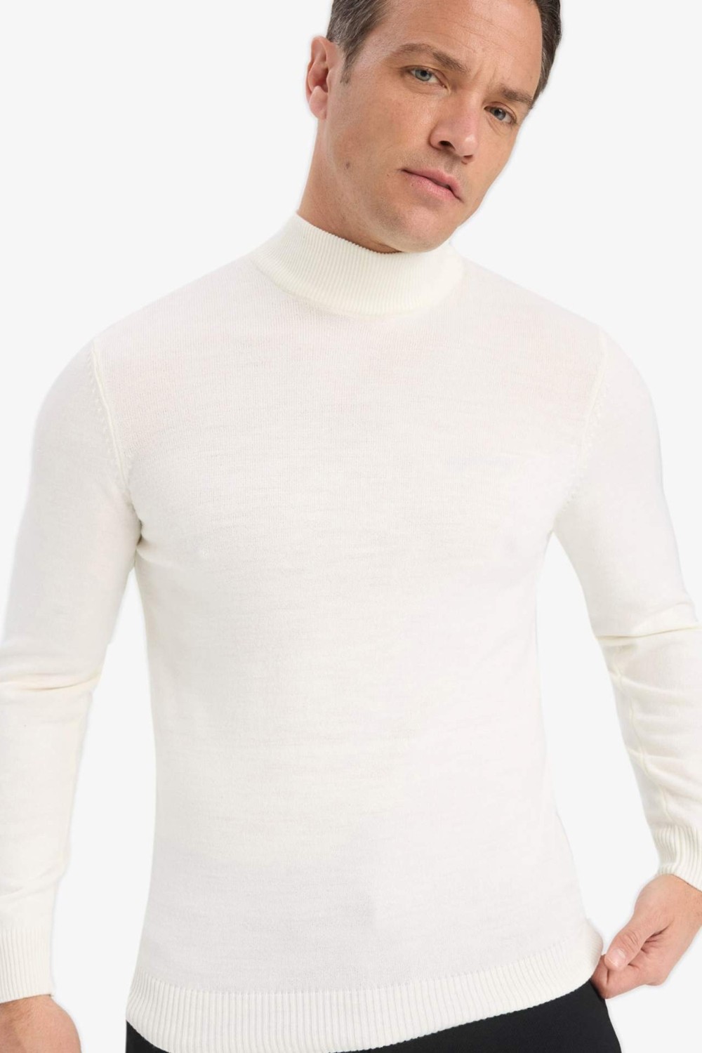 DeFacto Slim Fit Dar Kesim Balıkçı Yaka Basic Düz Triko Kazak R1127AZ25WN