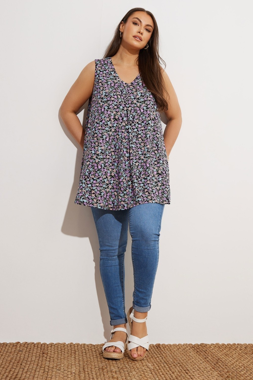 Stil Diva Büyük Beden Sıfır Kol V Yaka Çiçek Desenli Eteği Bollaşan Bluz 303420 görsel 2