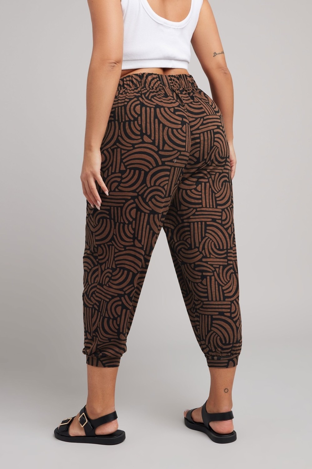 Stil Diva Büyük Beden Beli ve Paçası Lastikli Cepli Soyut Desenli Pantolon 145294 görsel 5