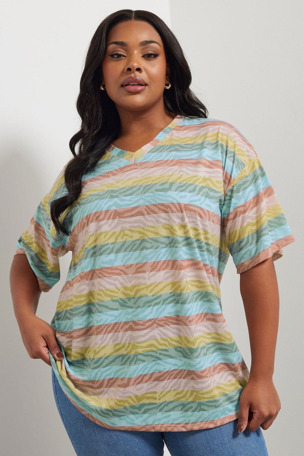 Stil Diva Büyük Beden V Yaka Çizgili Zebra Desenli T-Shirt 303953