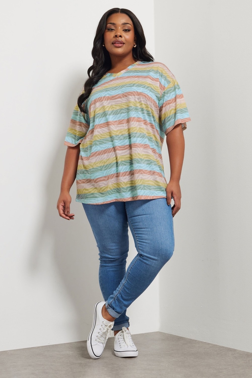 Stil Diva Büyük Beden V Yaka Çizgili Zebra Desenli T-Shirt 303953 görsel 2