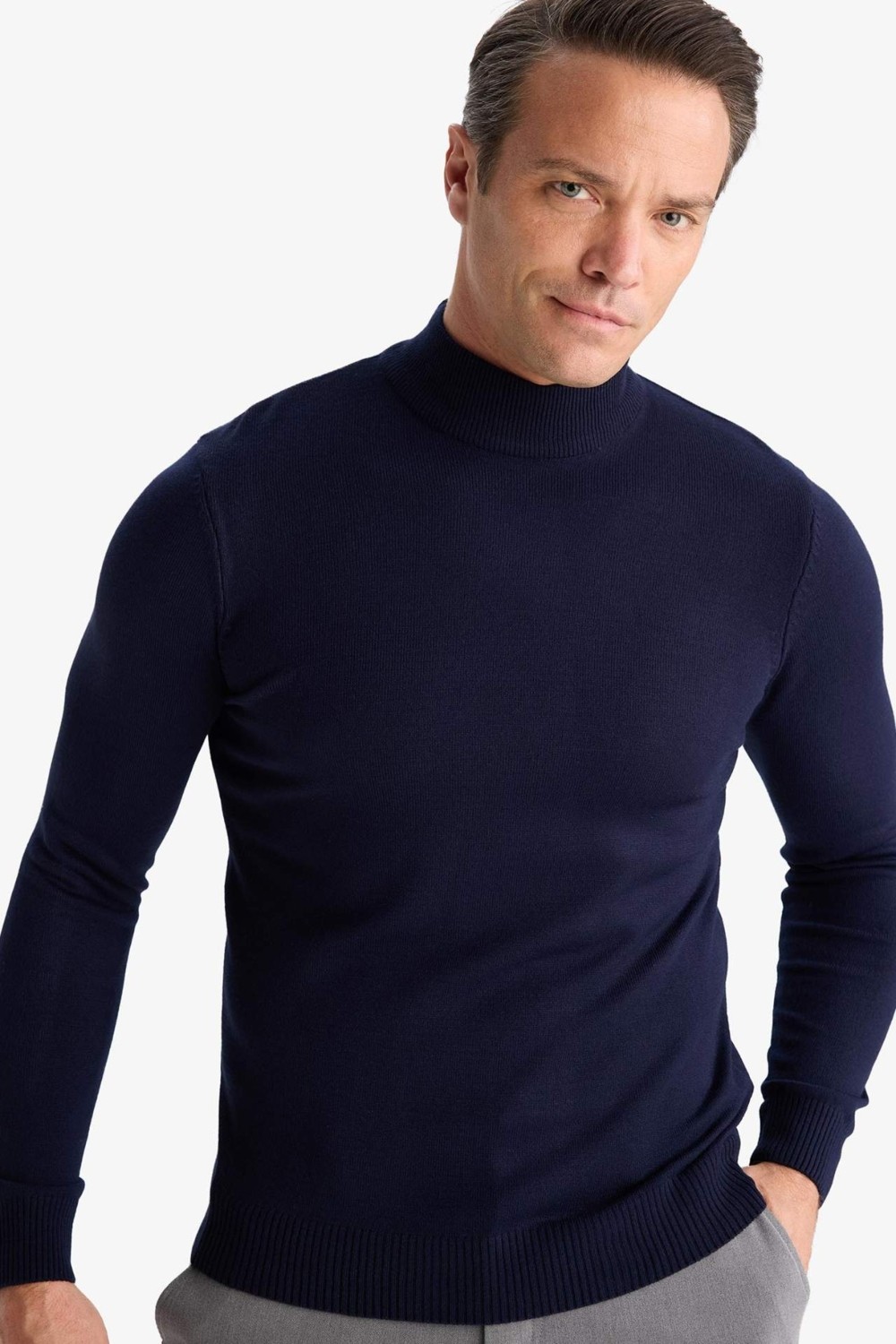 DeFacto Slim Fit Dar Kesim Balıkçı Yaka Basic Düz Triko Kazak R1127AZ25WN